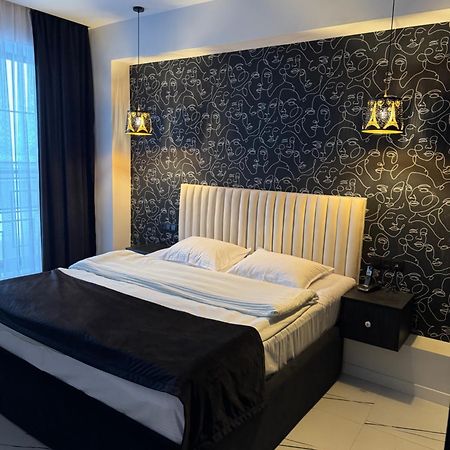 Lux Plaza P'arak'ar Exterior foto