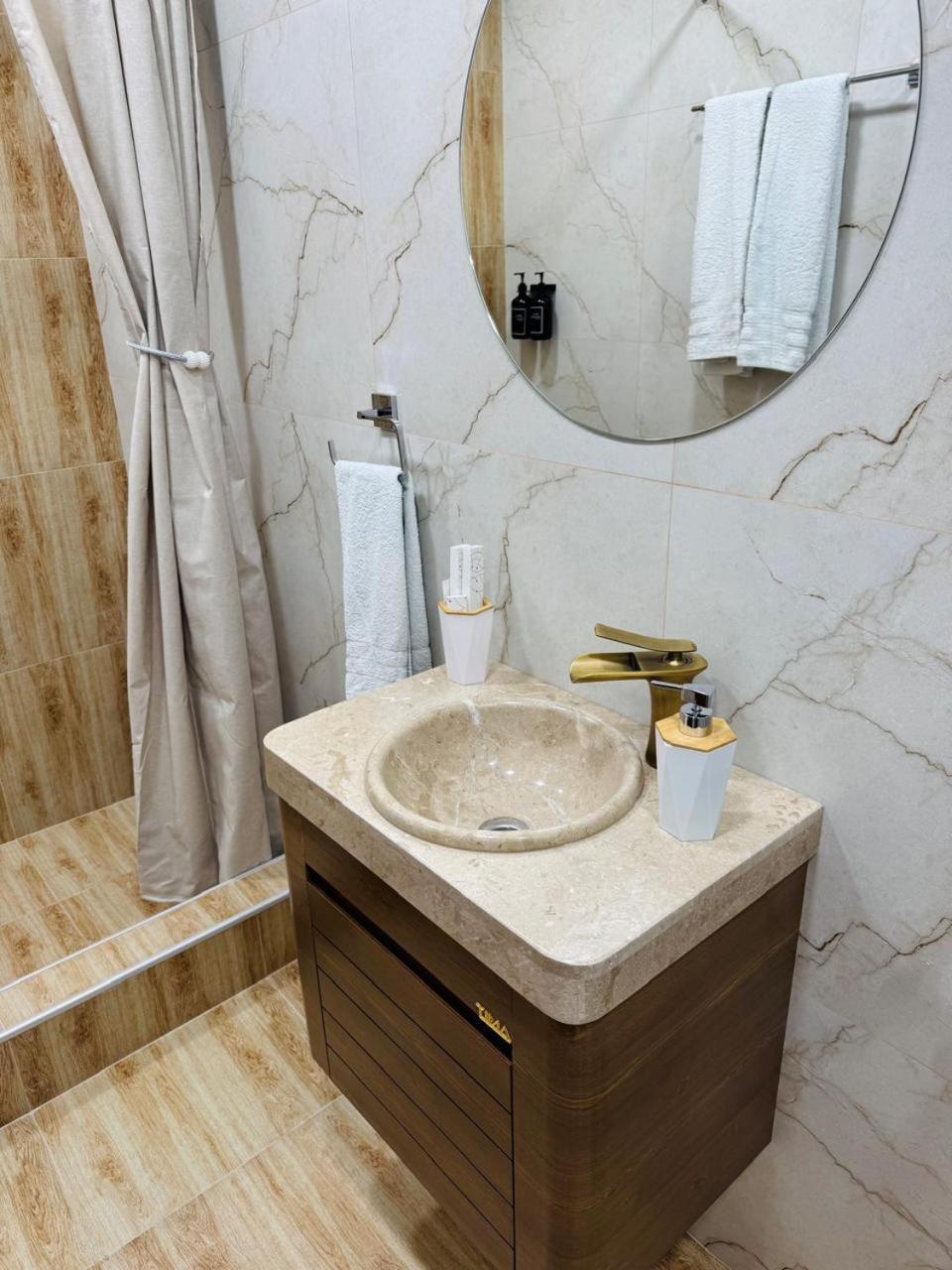 Lux Plaza P'arak'ar Exterior foto