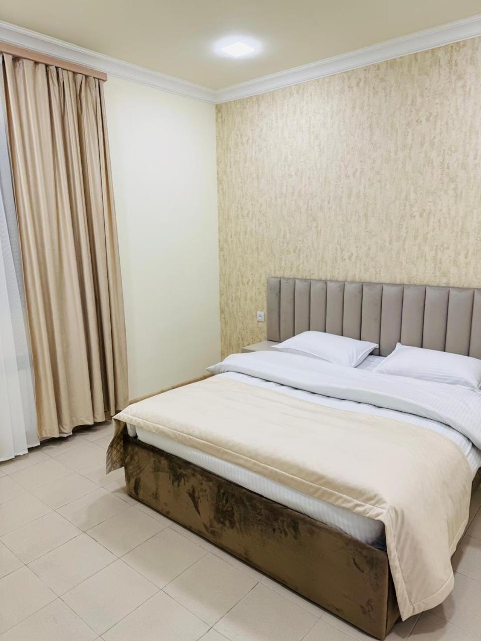 Lux Plaza P'arak'ar Exterior foto