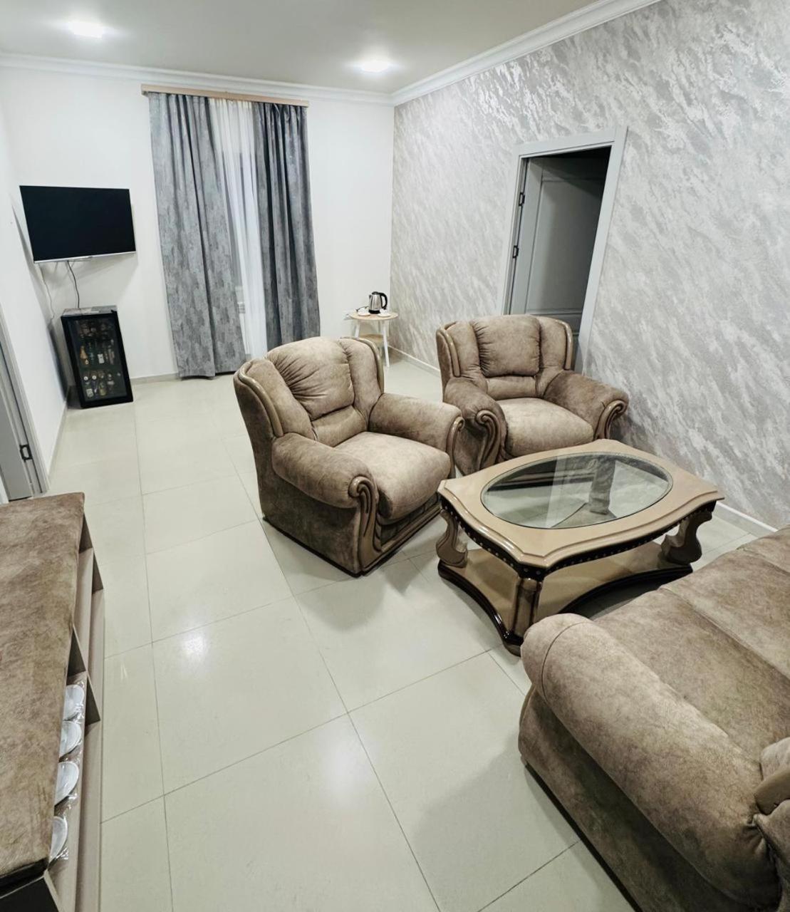 Lux Plaza P'arak'ar Exterior foto